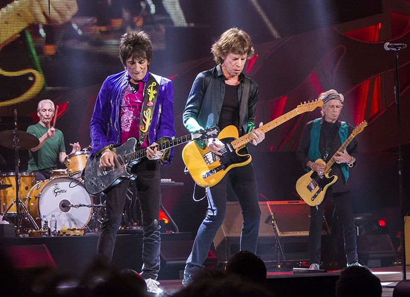 Rolling Stones performing at Summerfest festival on June 23, 2015 on stage at Marcus Amphitheater in Milwaukee, Wisc. (L–R) Charlie Watts on drums, Ronnie Wood, Mick Jagger, and Keith Richards. (Jim Pietryga/CC BY-SA 3.0)