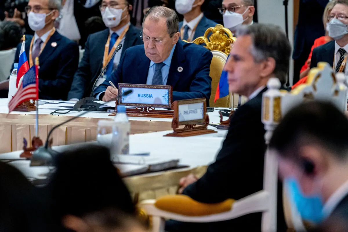 Russia's Foreign Minister Sergey Lavrov (C) and U.S. Secretary of State Antony Blinken attend the East Asia Summit Foreign Ministers meeting during the 55th ASEAN Foreign Ministers' Meeting in Phnom Penh, Cambodia, on Aug. 5, 2022. (Andrew Harnik/AFP via Getty Images)