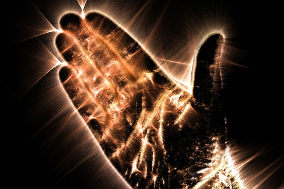 Kirlian aura photography shows a glowing human hand. (MP_Foto/Shutterstock)