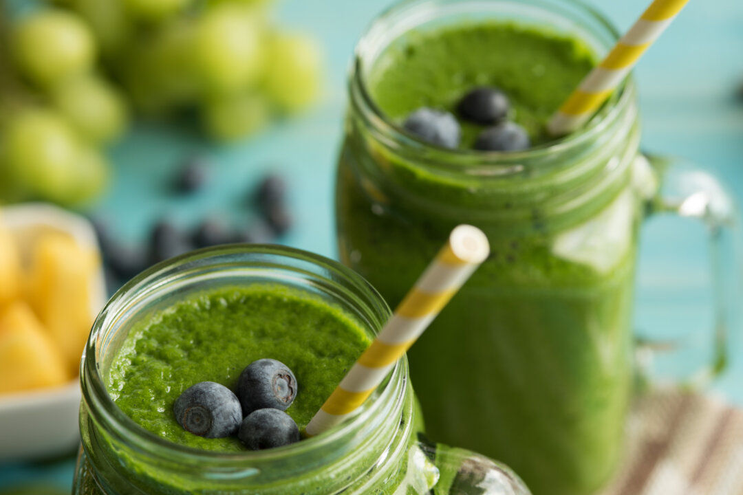 A green smoothie diet to extinguish lupus flares. (Phillip Rubino/Shutterstock)