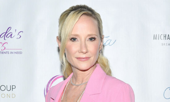 Actress Anne Heche in Coma After Crashing Car Into Los Angeles Home