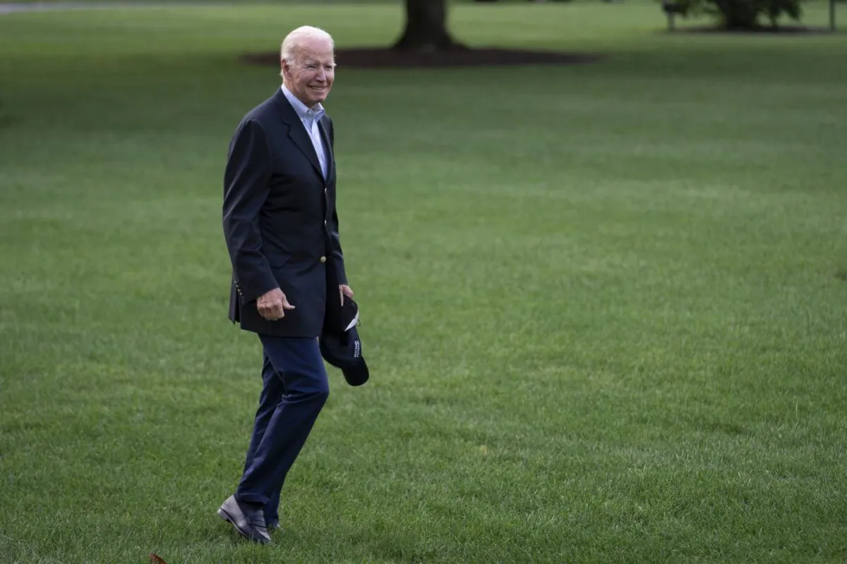 President Joe Biden walks along the South Lawn of the White House to Marine One for a trip to Delaware on August 7, 2022 in Washington, DC. (Photo by Sarah Silbiger/Getty Images)