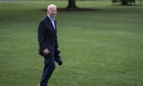 Biden Leaves White House for the First Time in Weeks Amid COVID-19 Rebound
