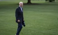 Biden Leaves White House for 1st Time in Weeks Amid COVID-19 Rebound