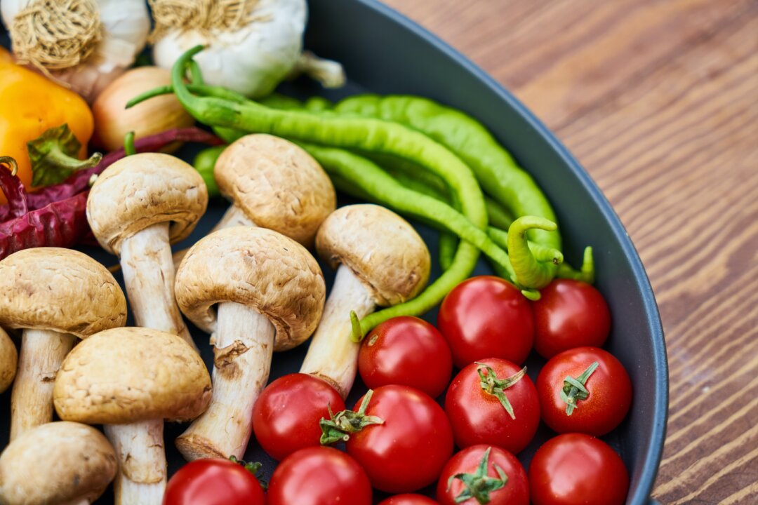 Cooked white mushroom consumption stimulates antibody production, while potentially still playing an anti-inflammatory role.(Photo by Engin Akyurt/Pexels)