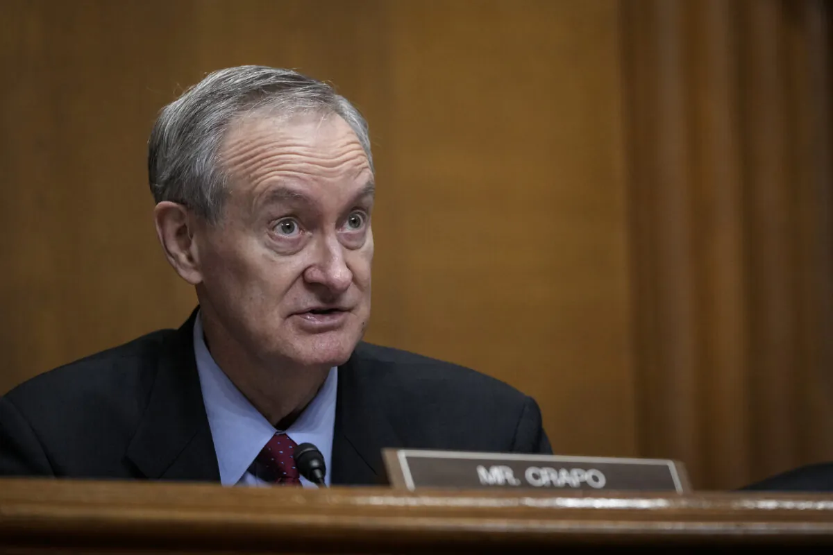 Sen. Mike Crapo (R-Idaho) questions U.S. Trade Representative Katherine Tia during a Senate Finance Committee hearing on Capitol Hill in Washington on March 31, 2022. (Drew Angerer/Getty Images)