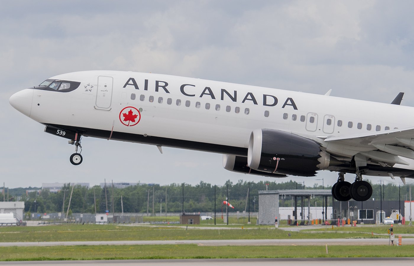 Air Canada Denying Passenger Compensation Claims for Staff Shortages, Citing Safety - Vimarsana News