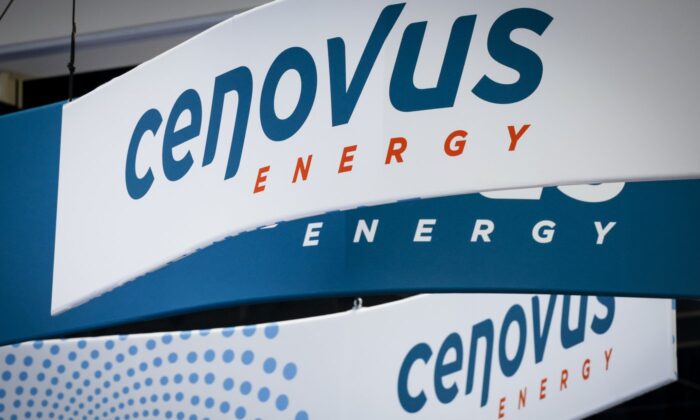 2022 年 6 月 7 日在阿尔塔省卡尔加里举行的全球能源展上展出 Cenovus Energy 徽标。（加拿大新闻社/Jeff McIntosh）