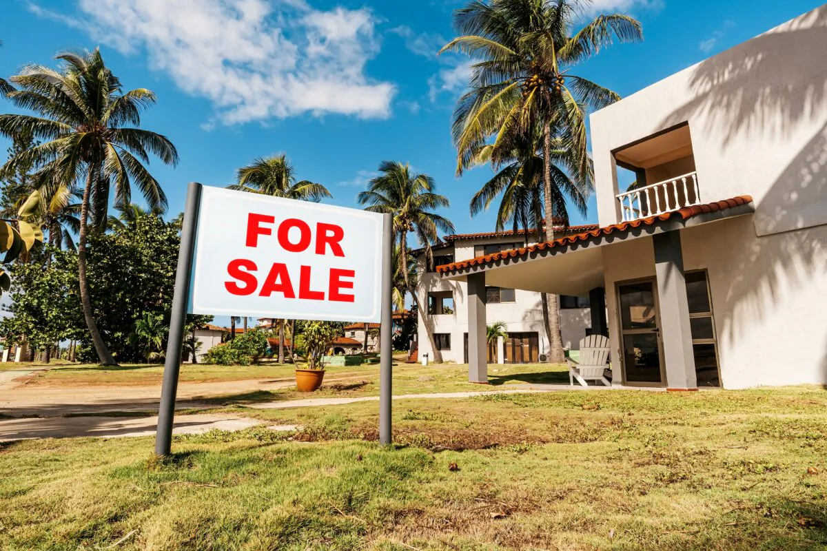 That big house in the Southeast might be a bargain if you're leaving Calfiornia. But if the bubble bursts, you could still find yourself underwater. (diy13/Shutterstock)