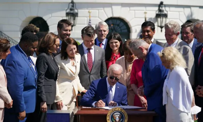 President Joe Biden (C) signs H.R. 4346, the CHIPS and Science Act of 2022, on the South Lawn of the White House on Aug. 9, 2022. (Mandel Ngan/AFP via Getty Images)