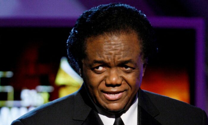 Segment host Lamont Dozier speaks at the 51st annual Grammy Awards in Los Angeles on Feb. 8, 2009. (Lucy Nicholson/Reuters)