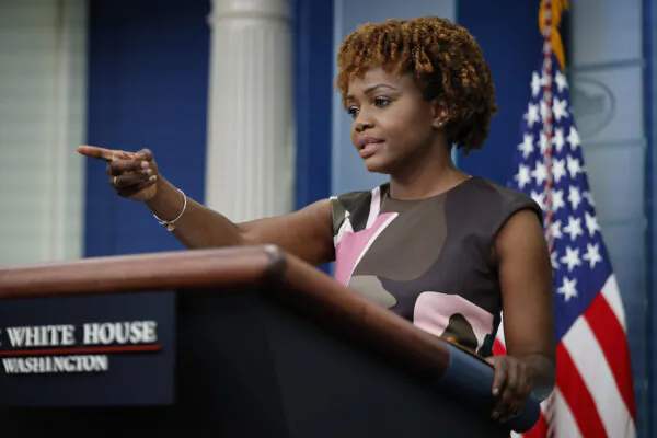 Reporters Press White House Over FBI Raid of Trump’s Home; Biden Signs CHIPS Act | NTD Evening News