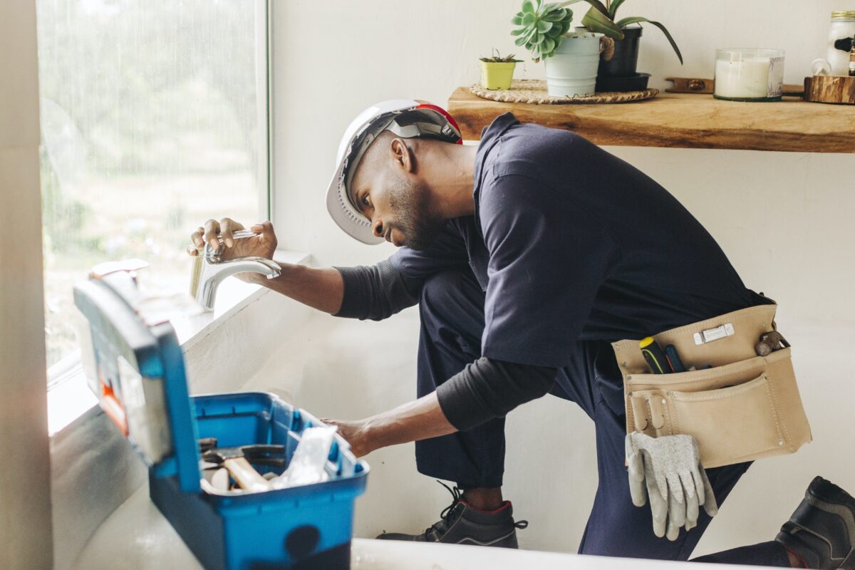 When you don't have the time or skills to tackle a project that needs to be done around the house, a trustworthy home-repair or handyman service can help. (E+)
