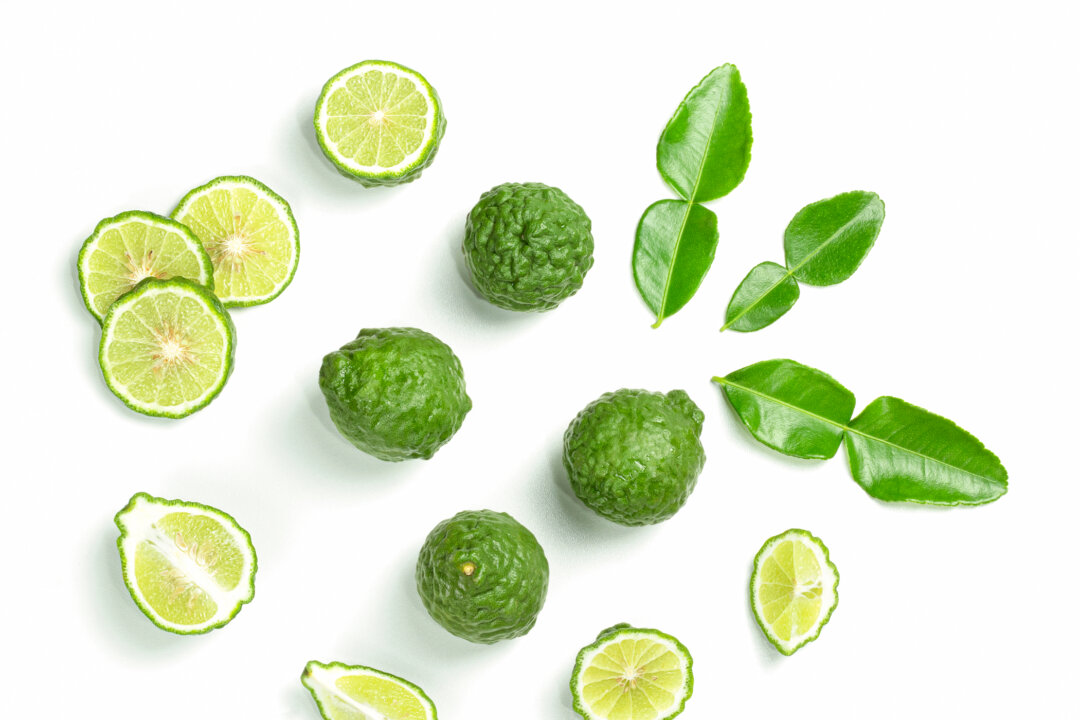 Fresh Bergamot fruits and leaves (Ton Wanniwat/Shutterstock)