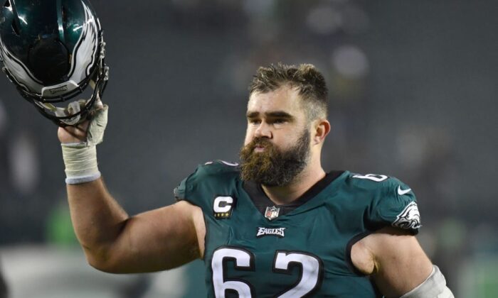 Eagles center Jason Kelce (62) walks off the field after win against the Washington Football Team at Lincoln Financial Field in Philadelphia on Dec. 21, 2021. (Eric Hartline/USA TODAY Sports via Field Level Media)