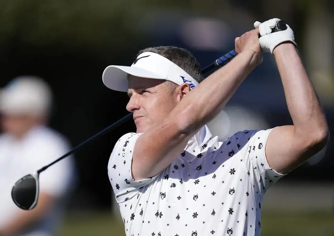 Luke Donald plays his shot on the sixth tee during the second round of the AT&,T Pebble Beach Pro-Am golf tournament at Pebble Beach Golf Links, Calif., on Feb 4, 2022. (Ray Acevedo/USA TODAY Sports via Field Level Media)