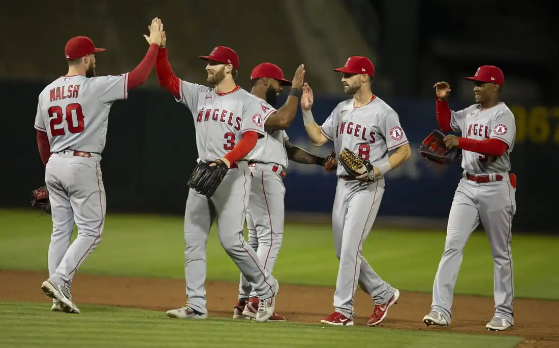 Los Angeles Angels players celebrate their 1-0 victory over the Oakland Athletics at RingCentral Coliseum in Oakland, on August 8, 2022. (D. Ross Cameron/USA Today)