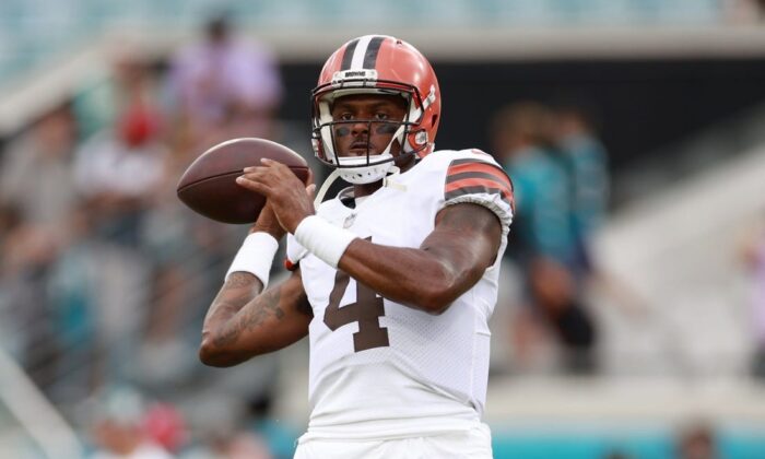 Cleveland Browns quarterback Deshaun Watson (4) warms up before a preseason NFL scrimmage game at TIAA Bank Field in Jacksonville, on Aug. 12, 2022. (Corey Perrine/Florida Times-Union via Field Level Media)
