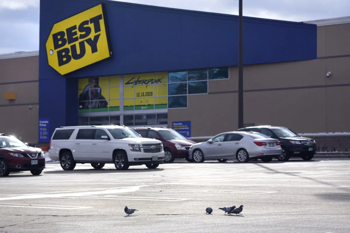 A parking lot outside the Best Buy store in Manchester, N.H., on Dec. 10, 2020. (Charles Krupa/AP Photo)