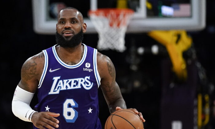 Los Angeles Lakers forward LeBron James (6) controls the ball during an NBA basketball game against the New Orleans Pelicans in Los Angeles, April 1, 2022.  (Ashley Landis/ AP Photo)
