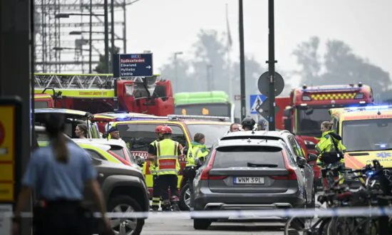 Sweden: 2 Wounded in Shopping Center Shooting