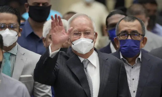 Former Malaysian PM Begins 12-Year Jail Term After Losing Final Appeal in 1MDB Case