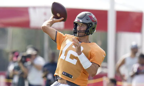 Tom Brady Ends 11-Day Break, Rejoins Buccaneers for Practice