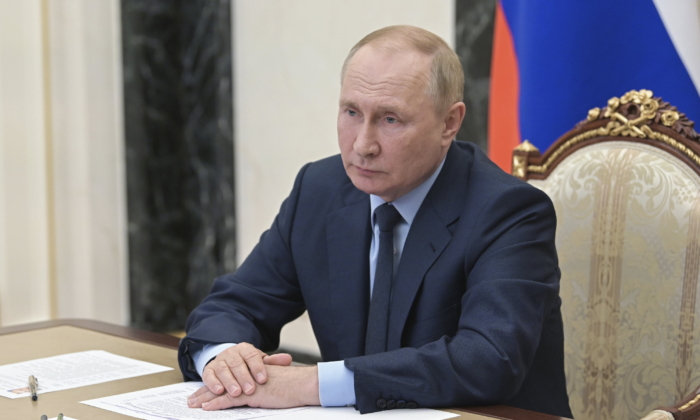 俄罗斯总统弗拉基米尔·普京于 2022 年 8 月 22 日在俄罗斯莫斯科参加电话会议。（Pavel Byrkin/Sputnik/Kremlin Pool Photo via AP）