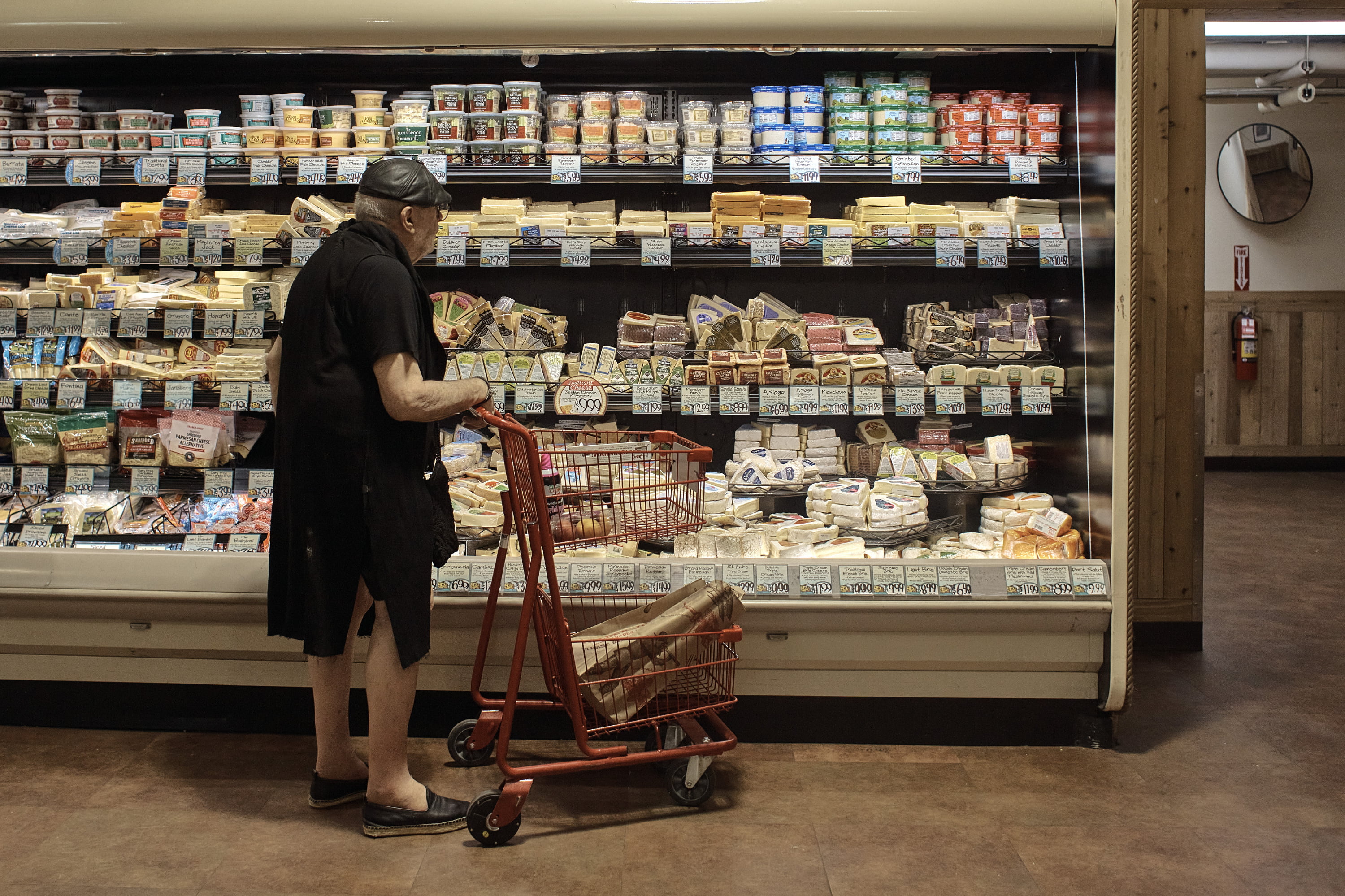 Poor Americans Hurt the Most by Inflation in 2021 and 2022, Fed Report Says - Vimarsana News