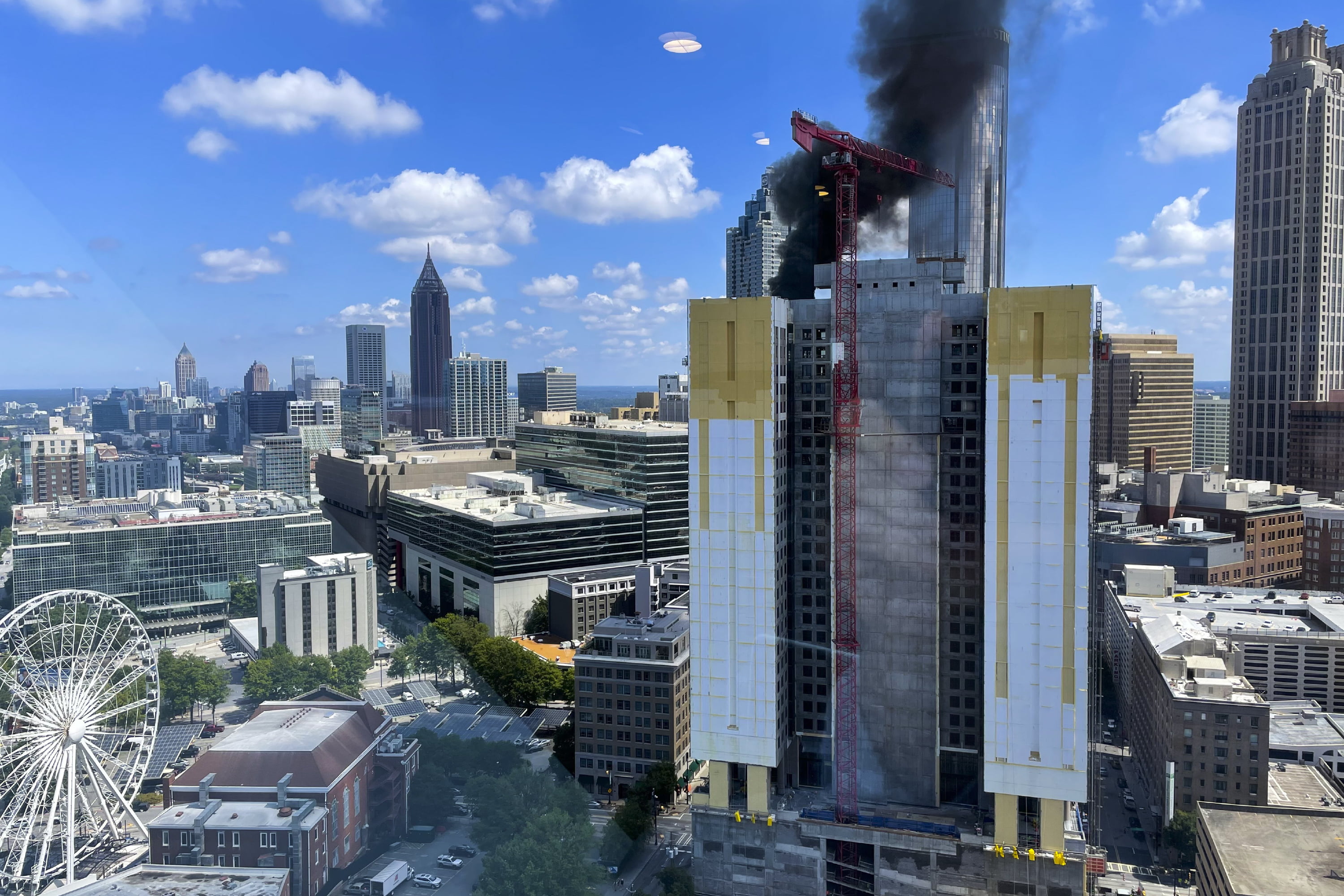 Atlanta Skyscraper Fire Sends Smoke Billowing From Rooftop - Vimarsana News