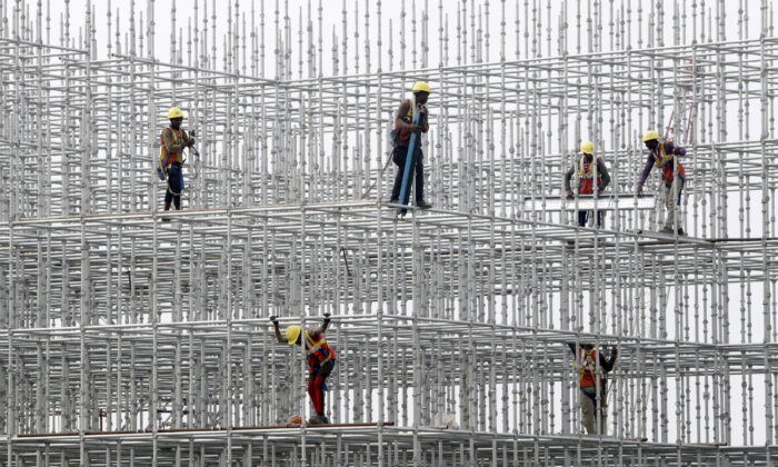 Construction workers prepare a scaffolding at a construction site at Hajji Ali in Mumbai, India, on Jan. 8, 2022. (Rajanish Kakade/AP Photo)