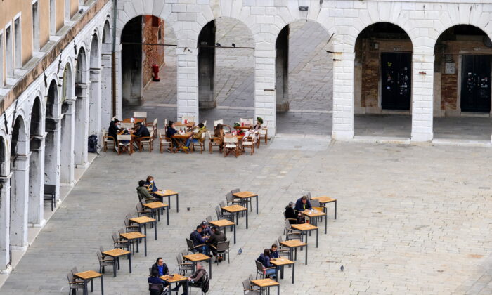 Italians enjoy aperitivo evening drinks sitting down at a bar, as coronavirus disease (COVID-19) restrictions ease, in Venice, Italy, on April 26, 2021. (Manuel Silvestri/Reuters)