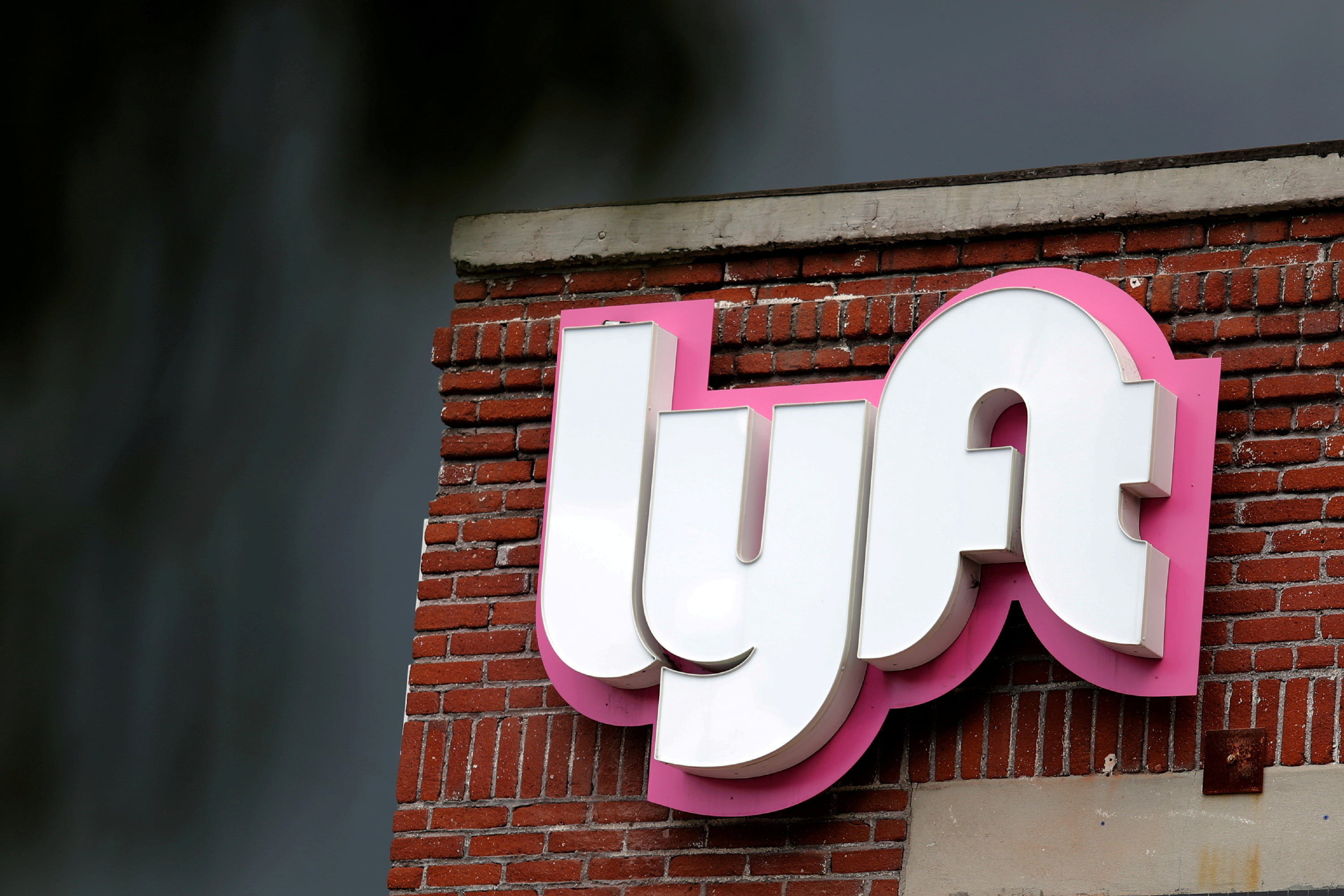 Lyft Testing New Pay Algorithm to Lure Drivers - Vimarsana News