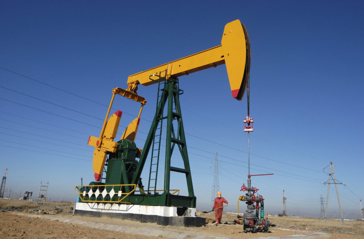 Oil Rises as IEA Hikes 2022 Demand Growth Forecast