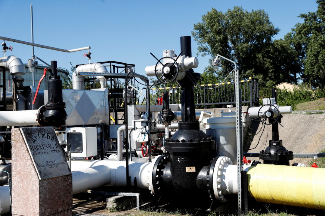 Slovakia Sides With Hungary Against Trump’s Russian Oil Phase-Out