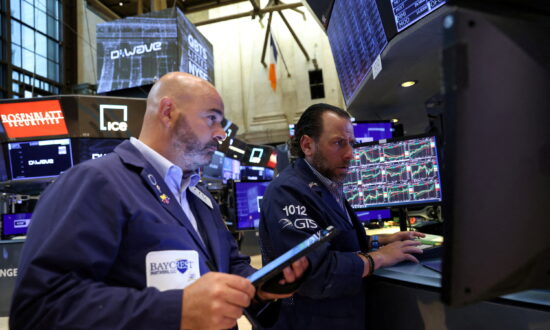 Dow, S&P 500 Climb as Upbeat Results From Walmart, Others Boost Optimism
