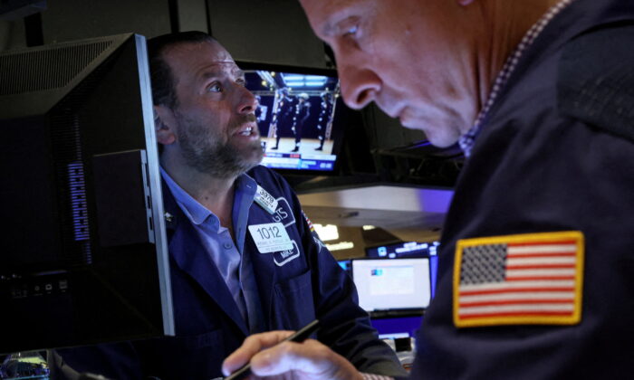 Traders work on the floor of the New York Stock Exchange (NYSE) in New York City on June 22, 2022.  (Brendan McDermid/Reuters)