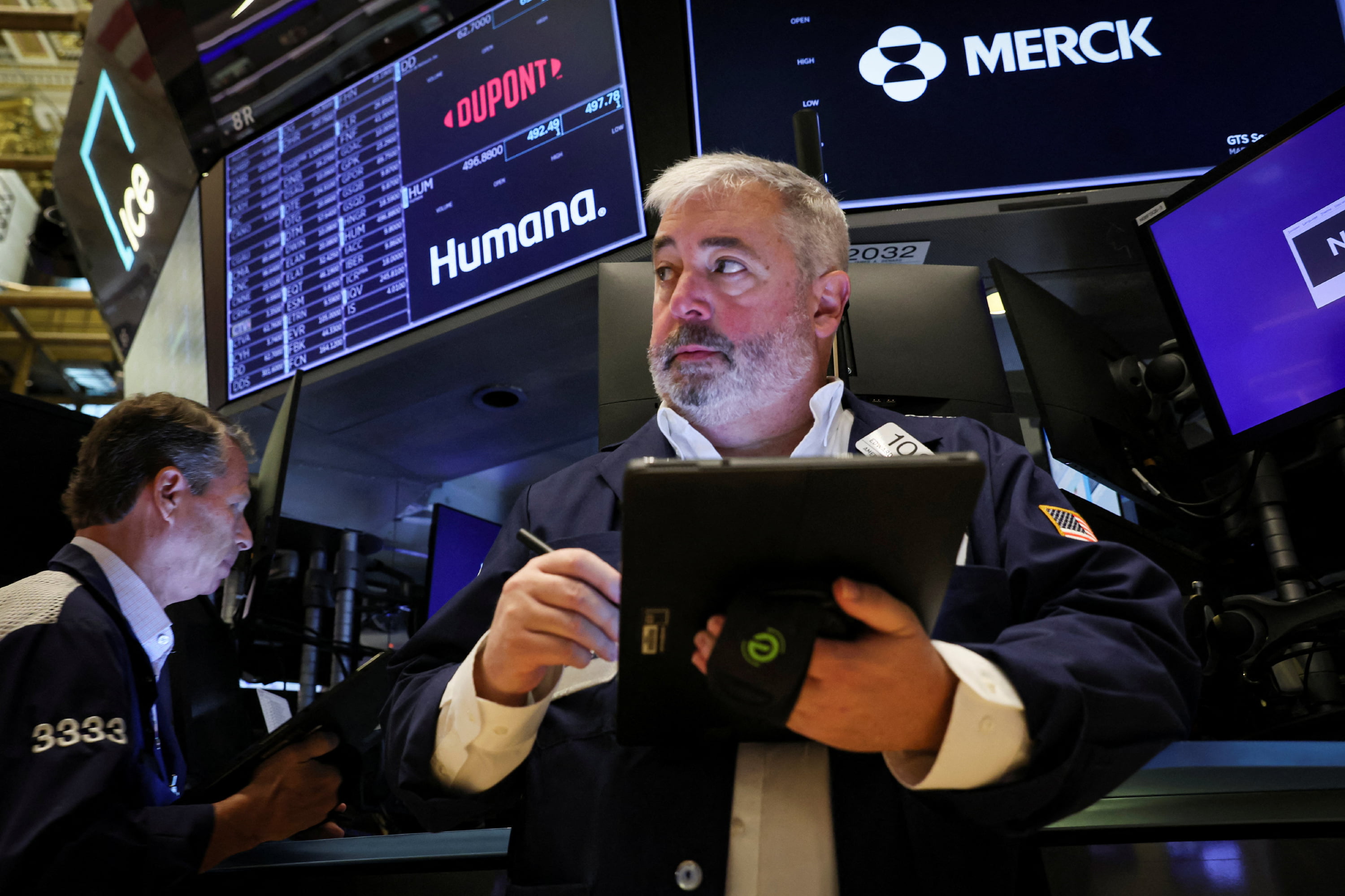 Nasdaq, S&P 500 Muted Ahead of Powell's Speech - Vimarsana News