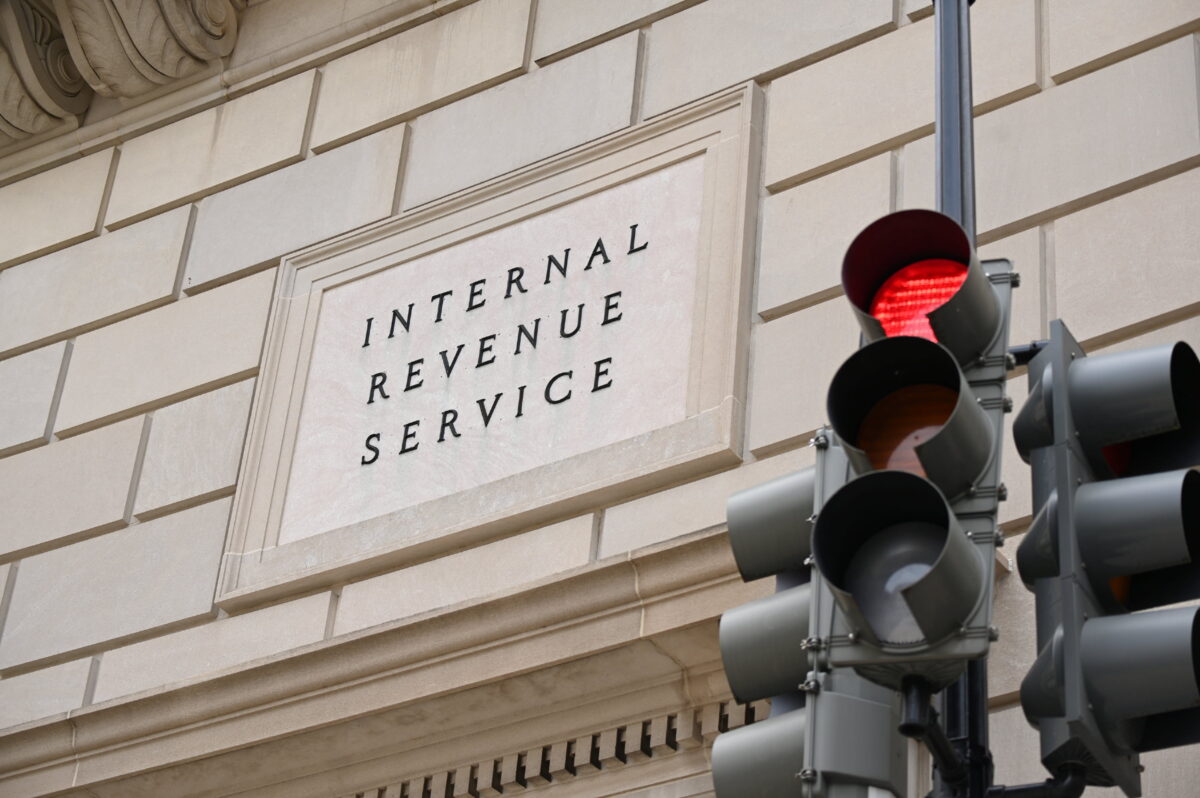 Tight Job Market Sees IRS Facing Uphill Battle to Hire 87,000 Staff