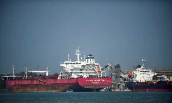 Oil Companies Work Around Jones Act to Supply US Fuel Markets