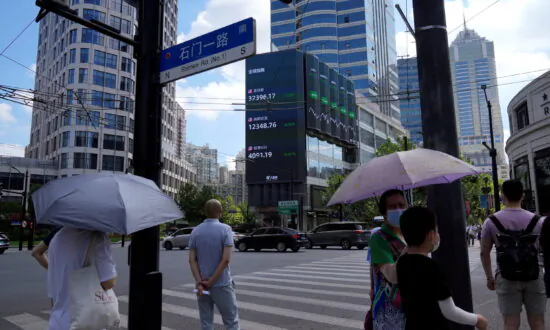 Wealthy Chinese Are Facing Difficult Choices Amid China’s Stock Market Crash, Experts Say