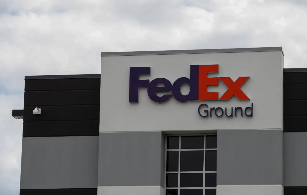 Exterior of the new Chicago Loop FedEx Ground Station in Chicago on July 14, 2017. (Kamil Krzaczynski/Reuters)