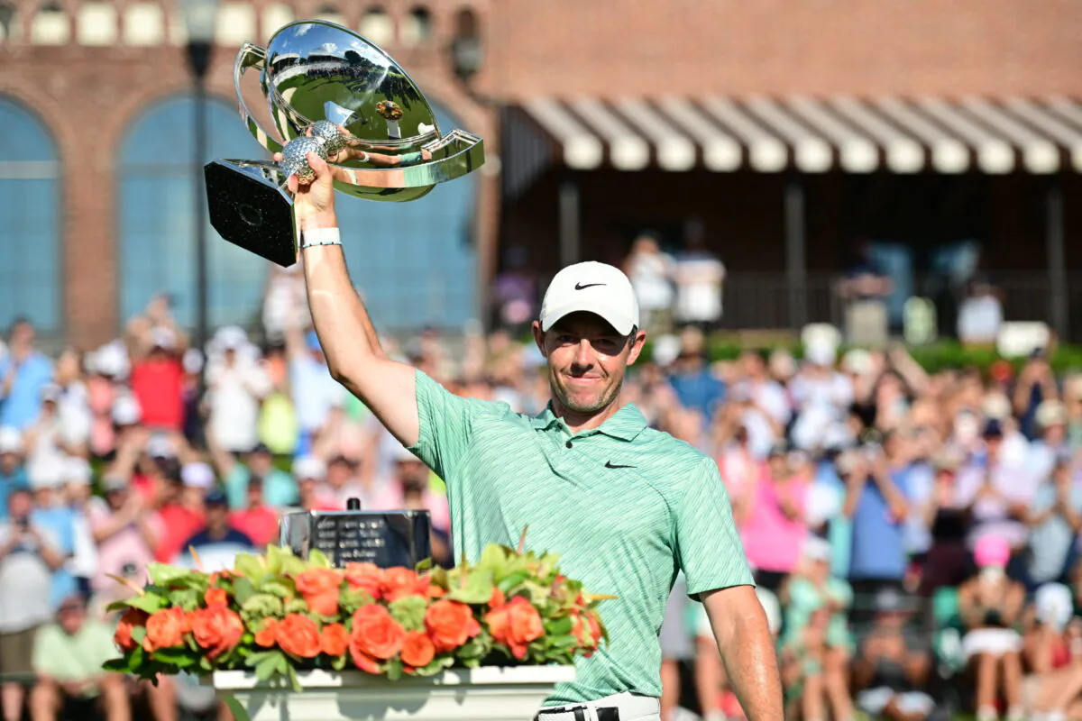 Rory McIlroy holds up the trophy on the 18th green after winning the TOUR Championship golf tournament in Atlanta, Aug. 28, 2022. (Adam Hagy/USA TODAY Sports via Reuters)