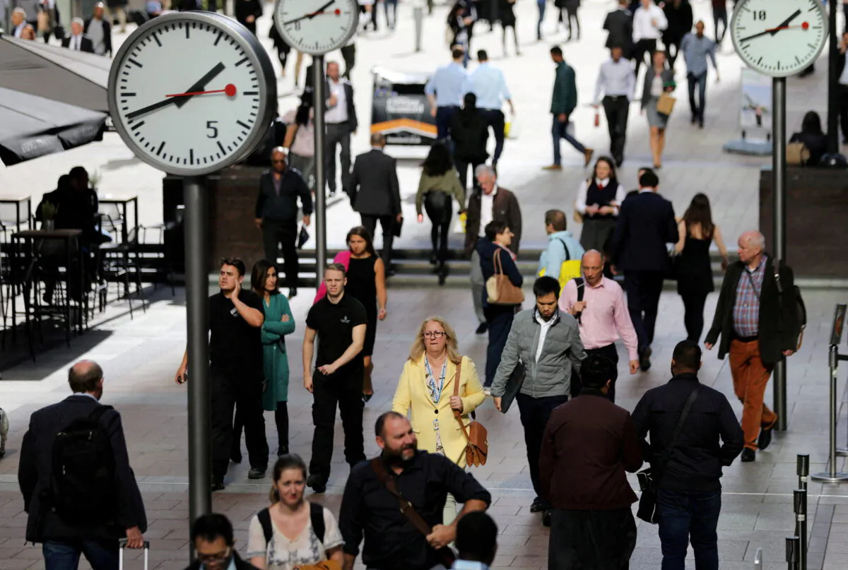 People walk through the financial district of Canary Wharf, London, Britain, on 28 Sept. 2017. (Afolabi Sotunde/Reuters)