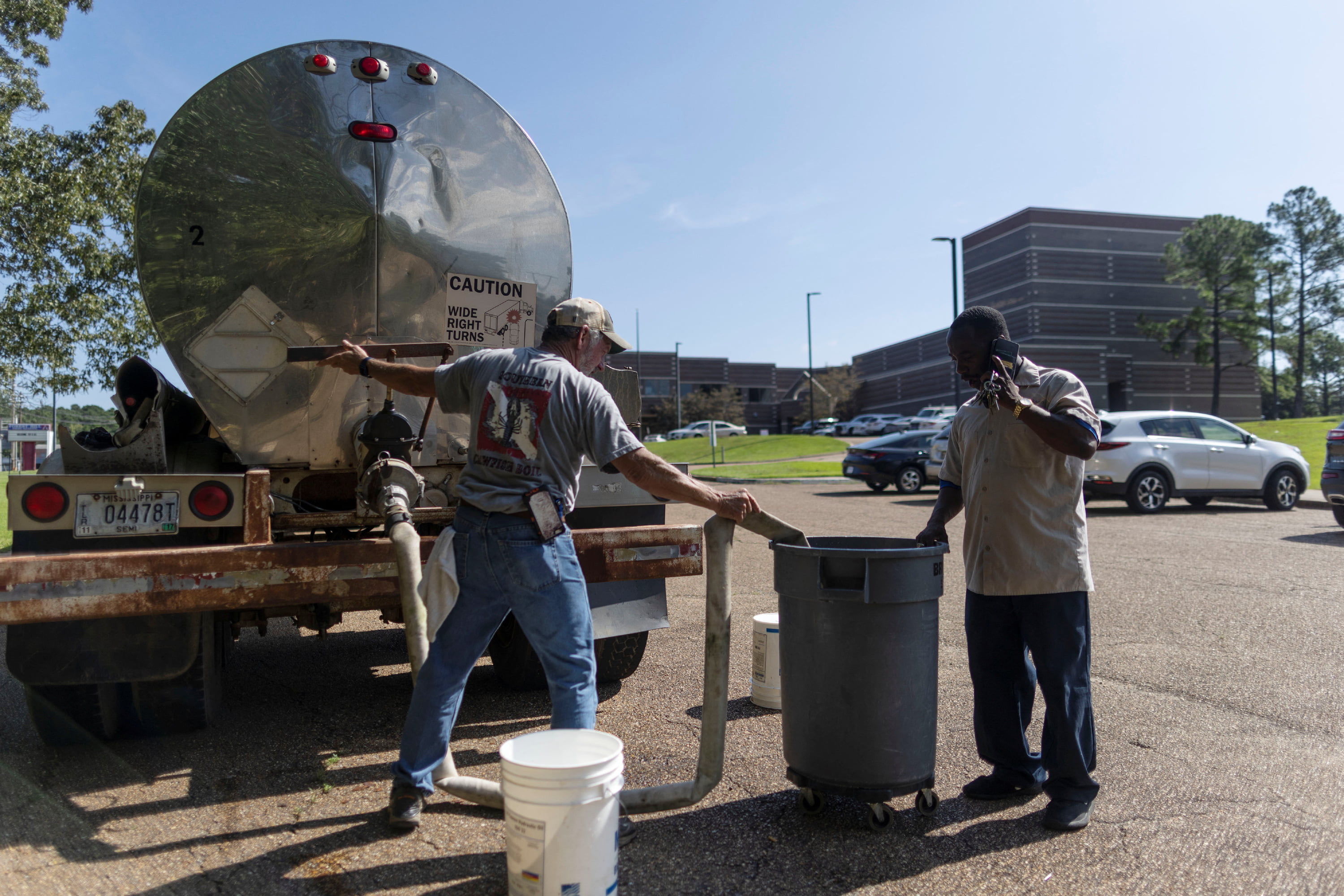 Residents of Mississippi's Capital Form Long Lines for Water - Vimarsana News