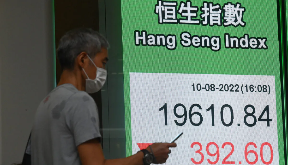 Hang Seng Index at end of the trading day on Aug. 10, 2022. (Bill Cox/The Epoch Times)