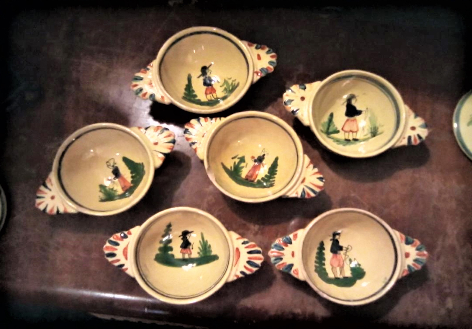 Hand-Painted Bowls With Ears Made by French Pottery in Mid-1900S - Vimarsana News