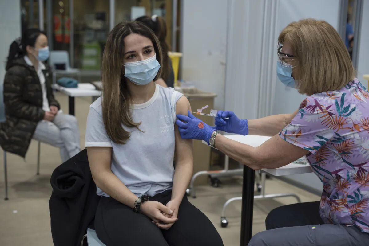 A health care worker administers a vaccine dose to a student at a COVID-19 vaccination clinic at the University of Toronto campus in Mississauga, Ont., on May 6, 2021. (The Canadian Press Press/Tijana Martin)