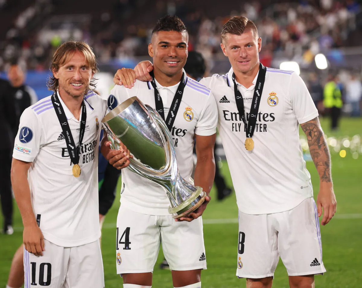 Luka Modric, Casemiro and Toni Kroos of Real Madrid celebrate with the UEFA Super Cup trophy after their sides victory during the UEFA Super Cup Final 2022 between Real Madrid CF and Eintracht Frankfurt at Helsinki Olympic Stadium in Helsinki, Finland, on August 10, 2022. (Alex Grimm/Getty Images)