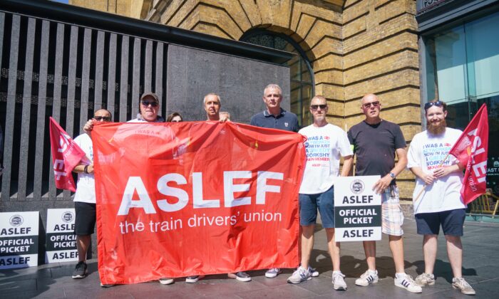 Picketing Aslef members at a picket line at Kings Cross station in London on Aug. 13, 2022. (Dominic Lipinski/PA Media)